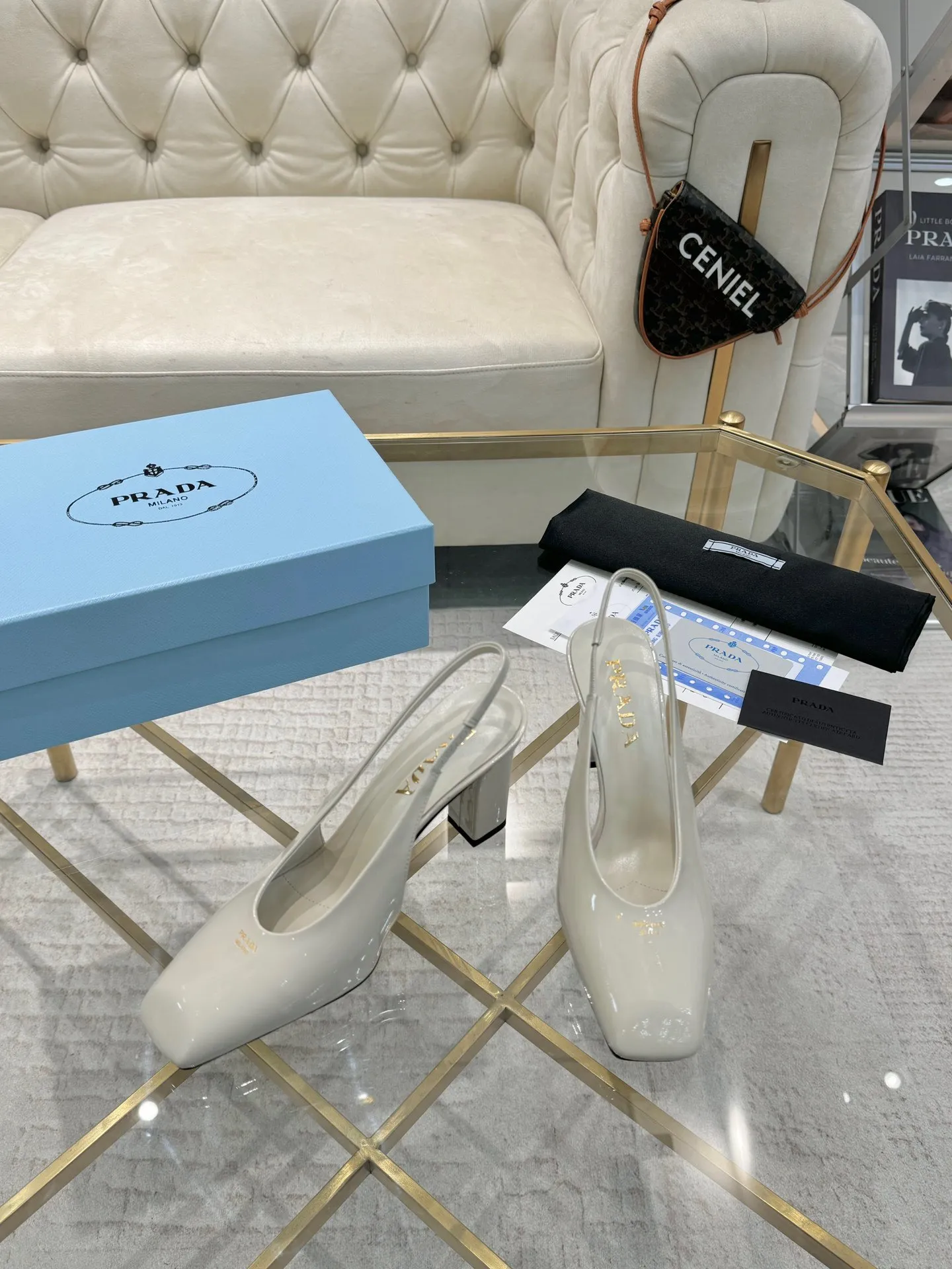 👟👟Ex-factory price 580👟👟 (imitation leather bottom-20) New arrival 👉Ready stock👈 Remove the original board and make a 1:1 replica‼ ️The highest version ✅2025Prada early spring catwalk hot style 😘The latest spring style thick heel small square toe series (genuine leather outsole) (simulated leather sole) goddess must-have super beautiful on the feet ‼ ️The upper and foot pads adopt the latest 3D LOGO elements, three-dimensional and advanced‼ ️Imported original cowhide leather, soft and textured, lining + foot pads, imported sheepskin lining, breathable and comfortable, matching private model heel, heel height 8M, size 35M-39M (34 40 414243 customized, non-refundable and non-exchangeable)